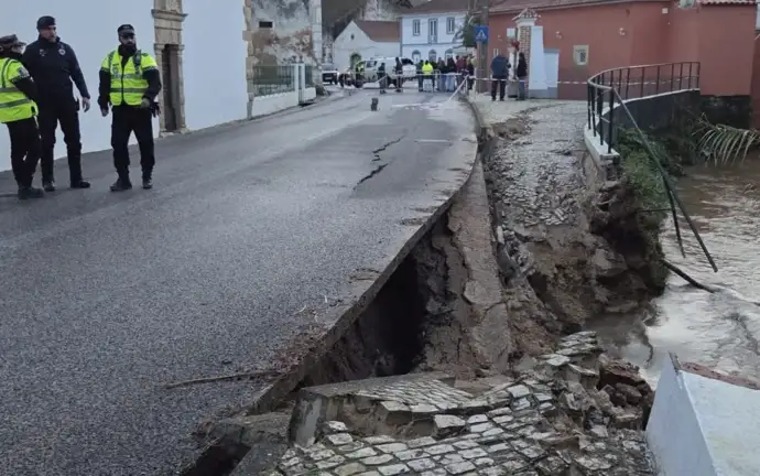 Derrocada numa estrada